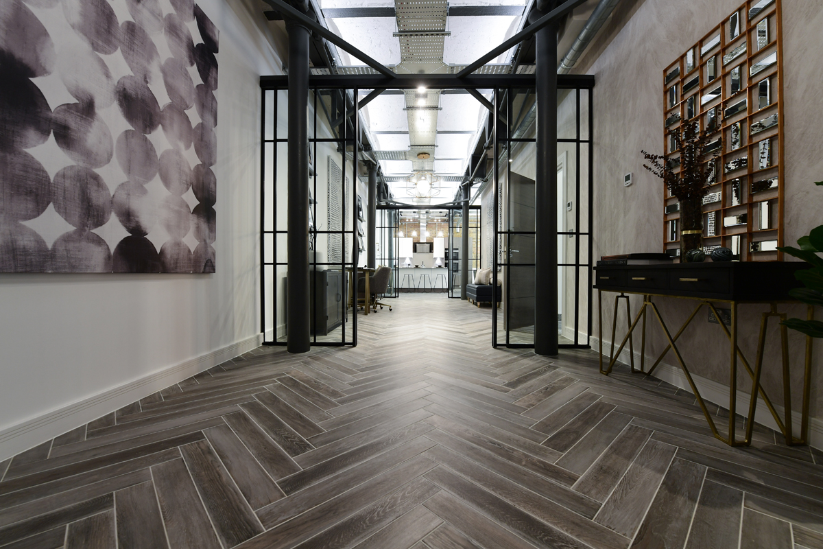 Minoli Tree Age Grey wood look porcelain tiles