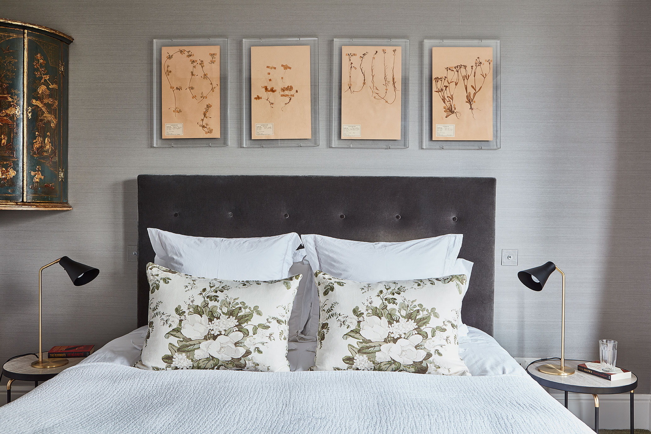 Master bedroom, linen wallpaper 