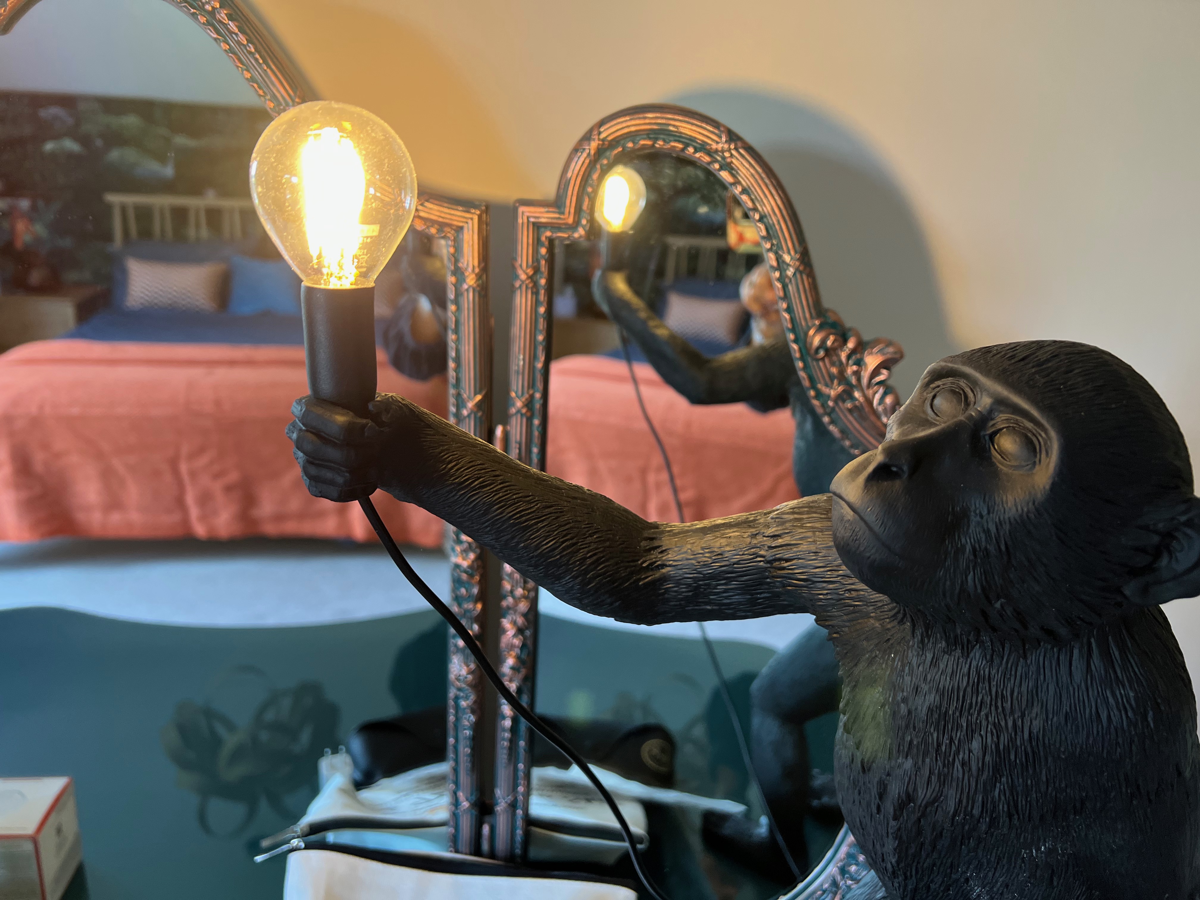 Monkey table lamp