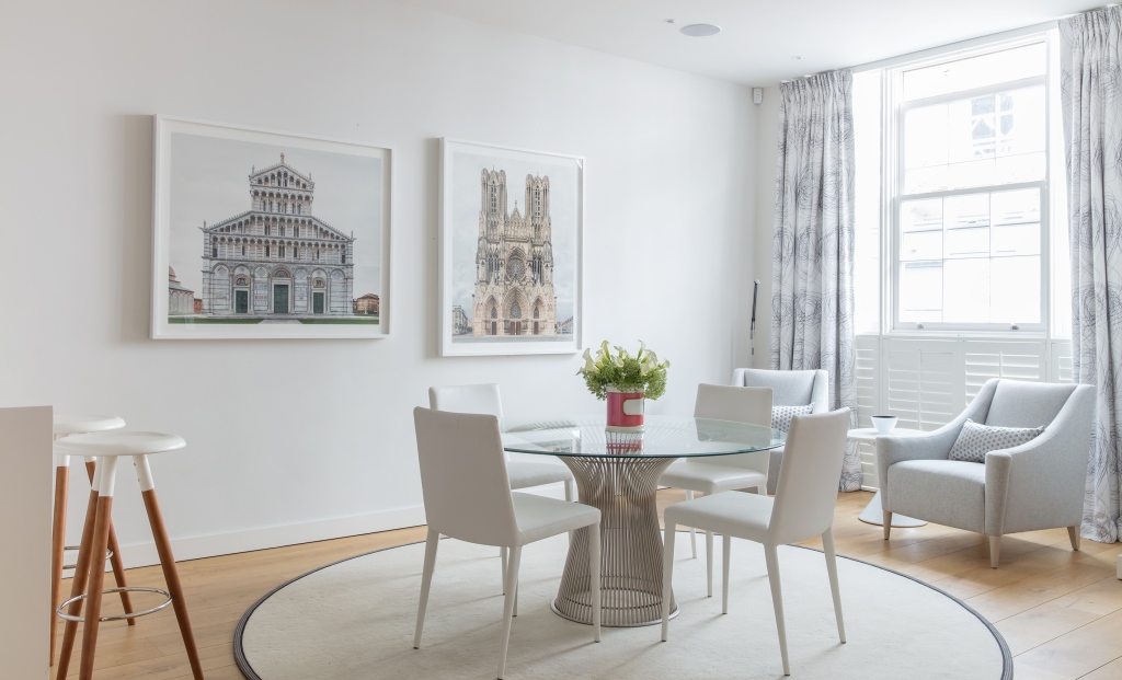 Knightsbridge mews dining area