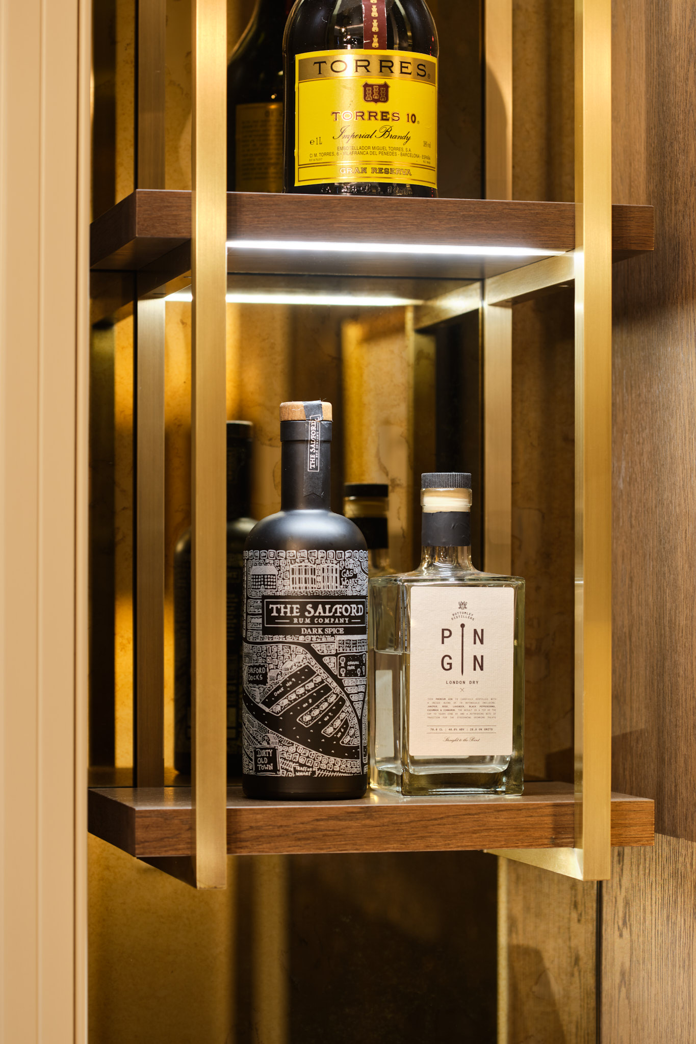 A vintage inspired home bar by Hetherington Newman