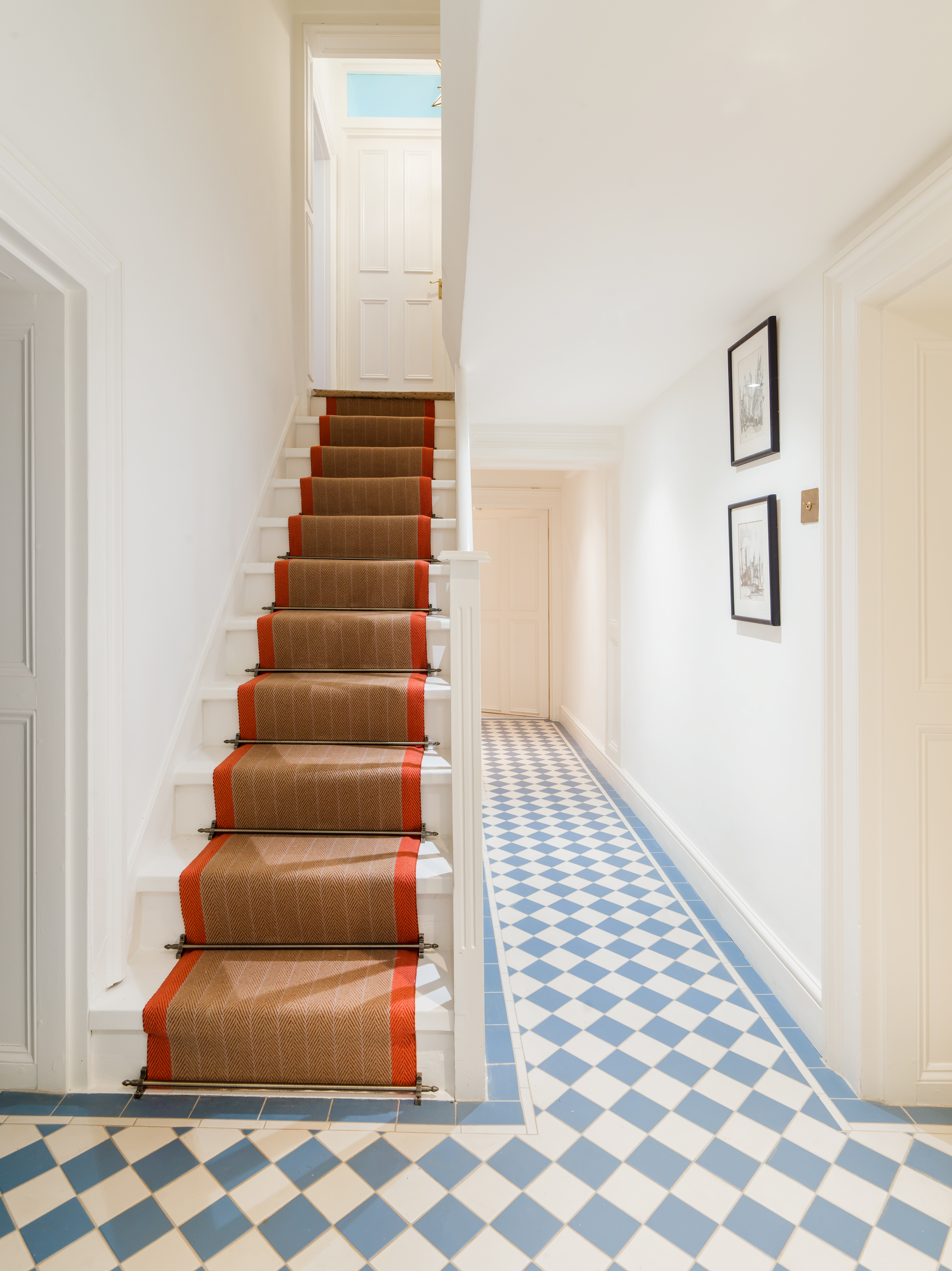 Stair case to basement