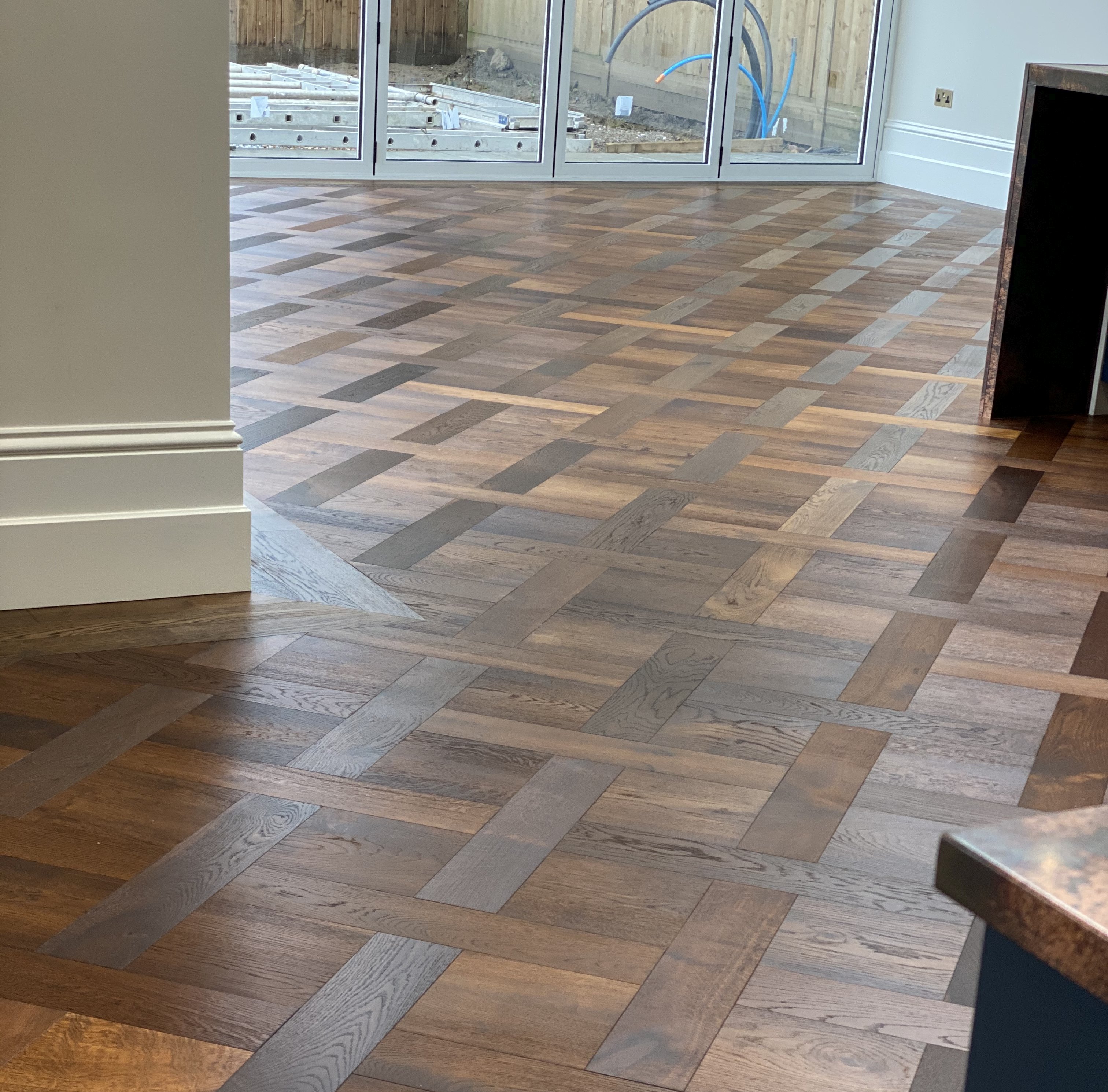 Herringbone Basket weave pattern parquet wood flooring in a hallway TW E931