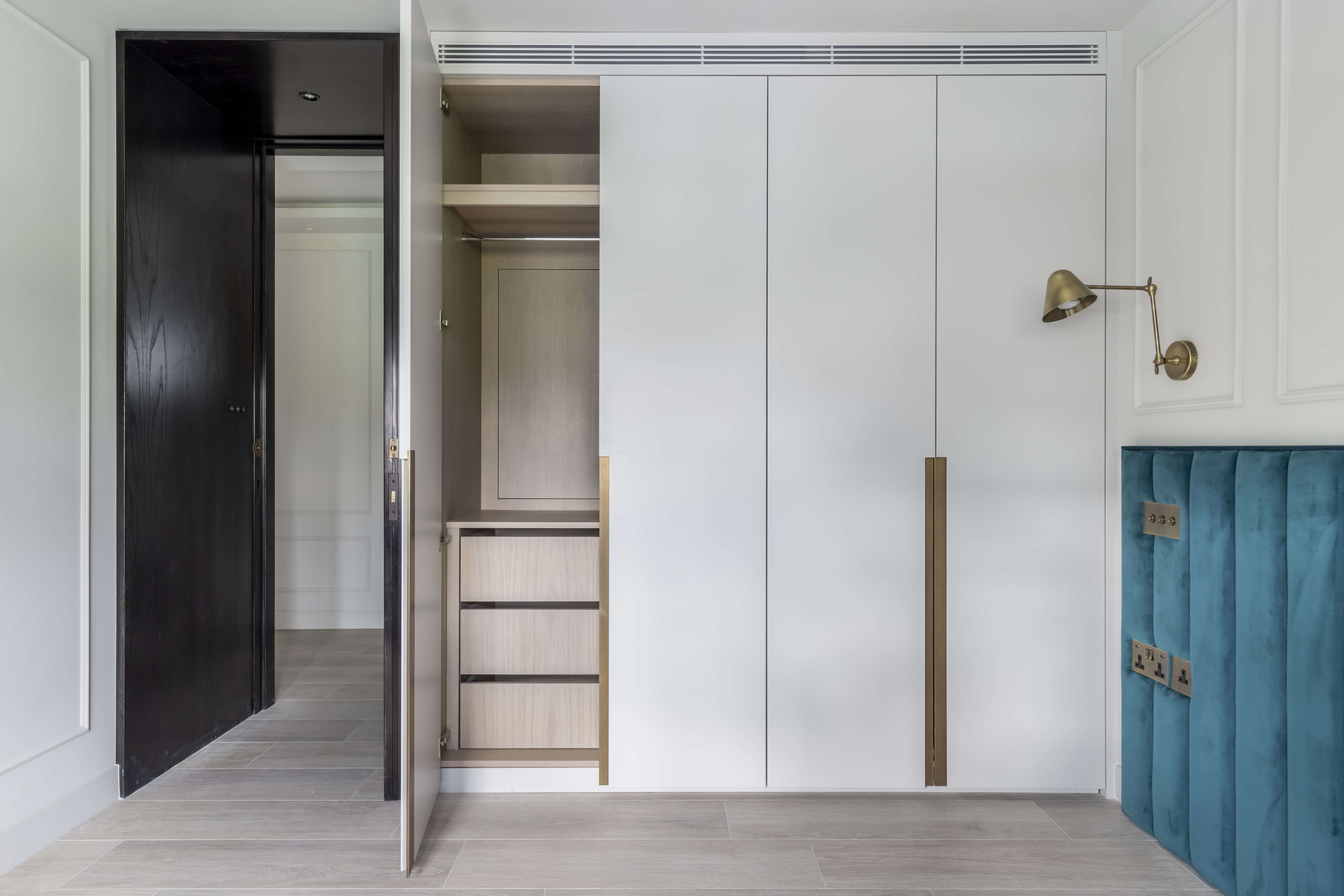 Riverside Apartment, Bespoke Wardrobe 