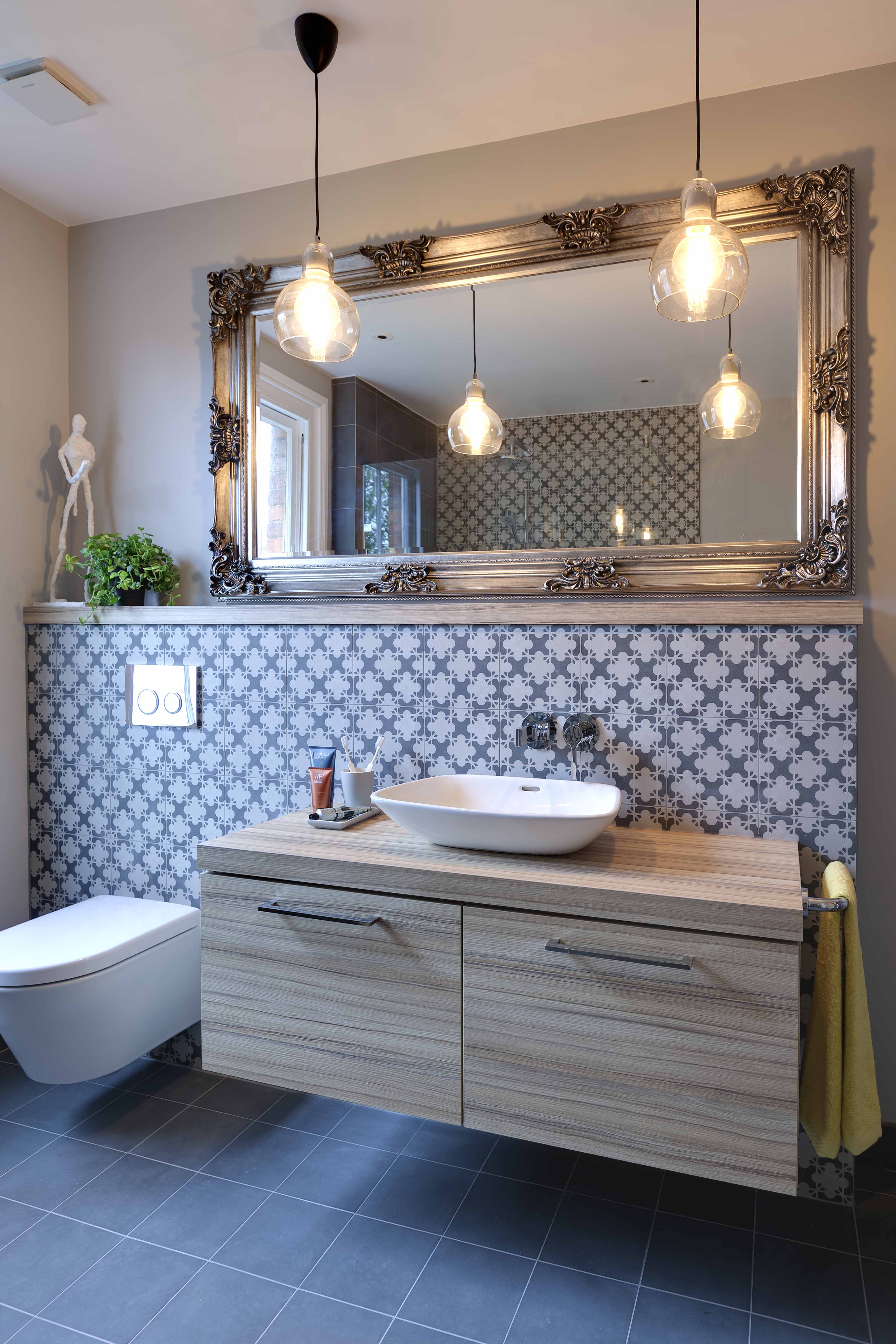 Eclectic family bathroom