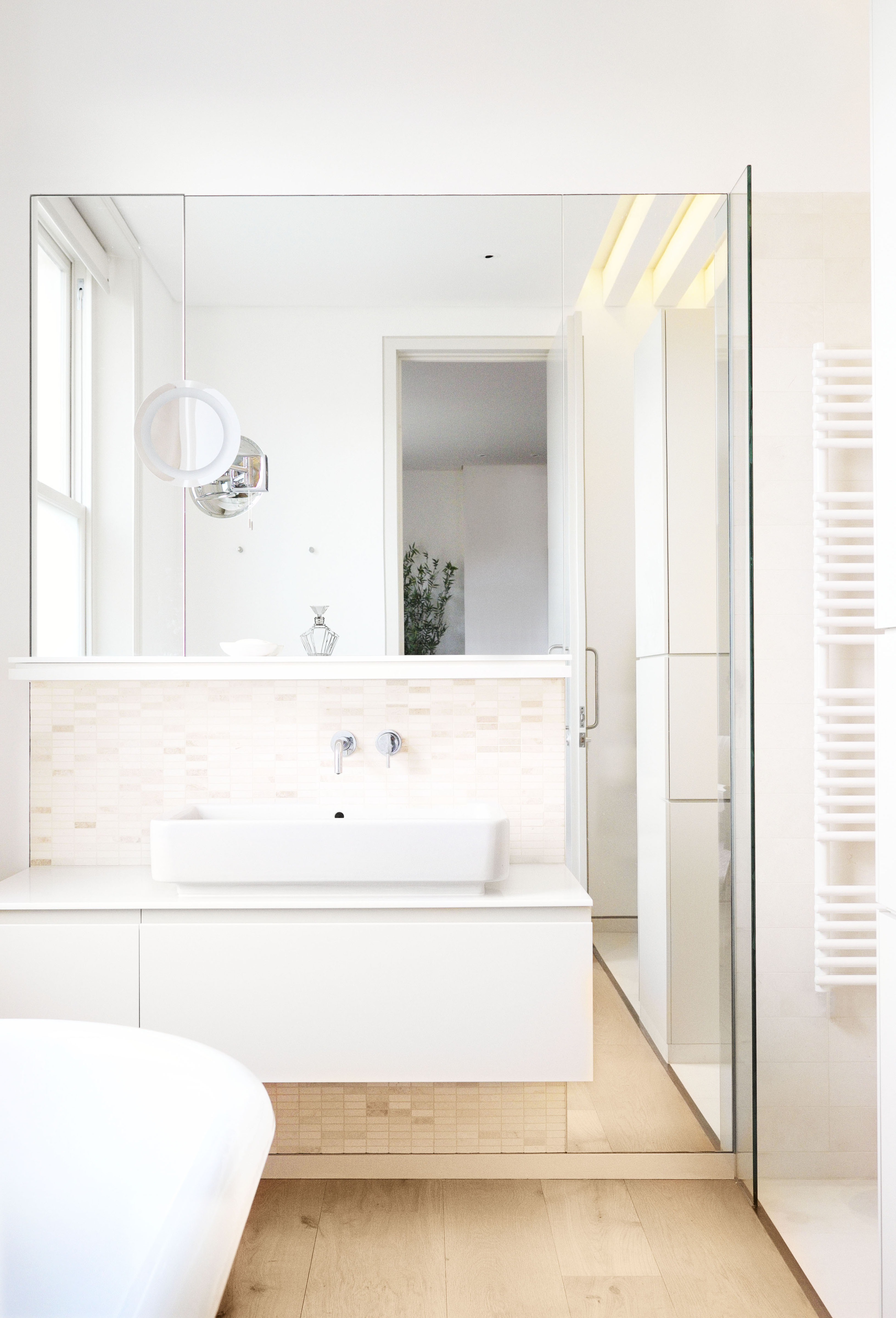 Bathroom modern design  mirror in bathtub marble