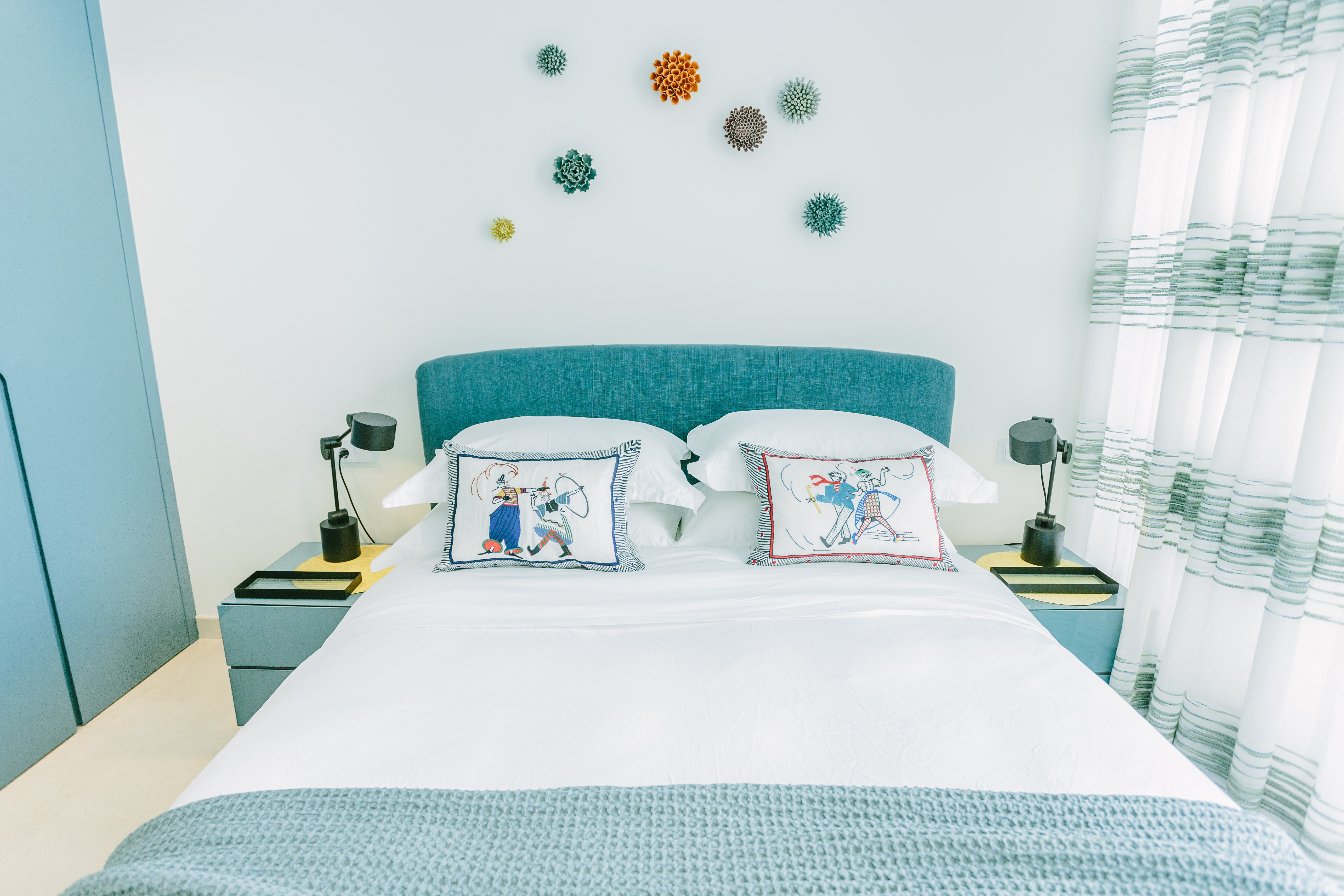 guest bedroom with cushions from William Yeoward