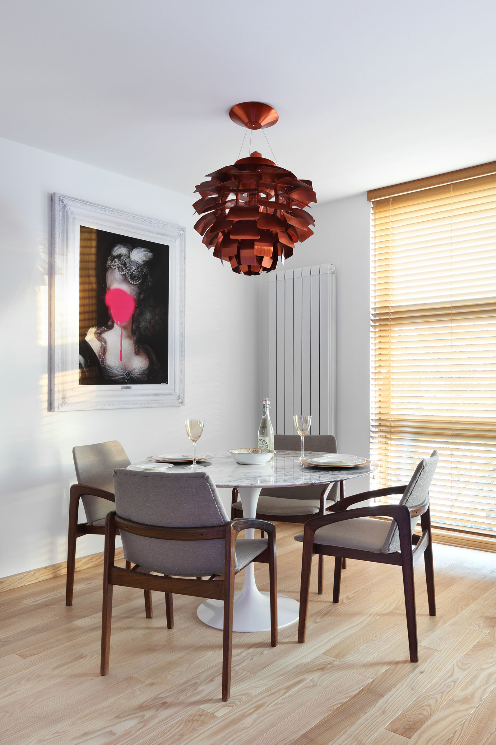 Kitchen table; dining table; aero saarinen; louis poulsen artichoke light