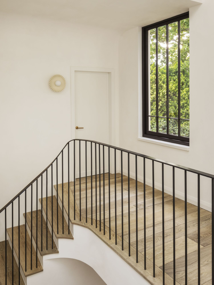 Landing and staircase with matching oak treads 