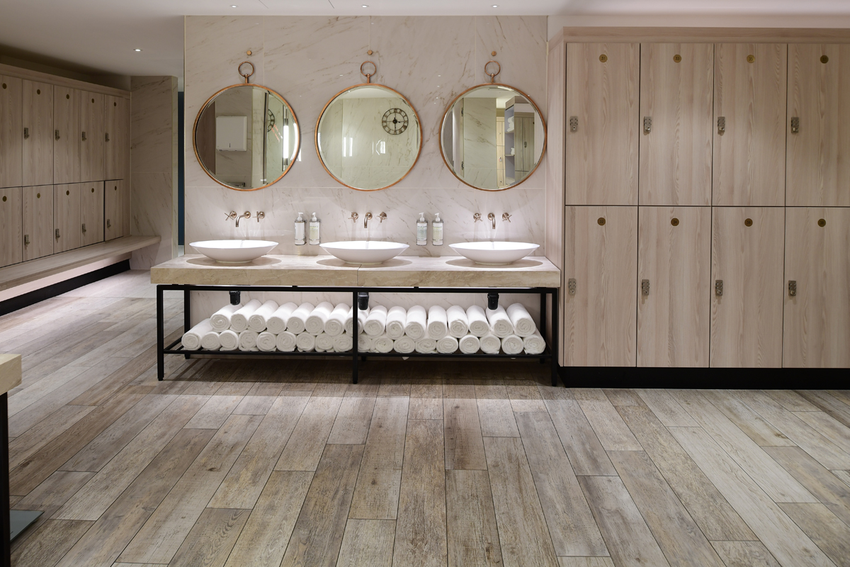 Minoli Travelling North White wood look tiles