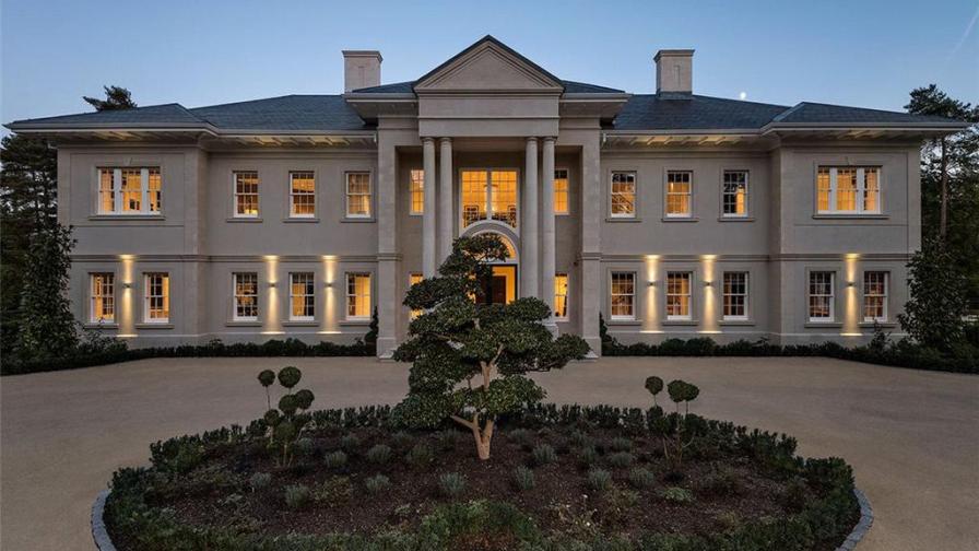 Imposing Residence In Surrey