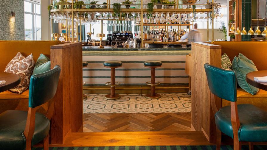 Restaurant RenMor feat. Velentre wood flooring