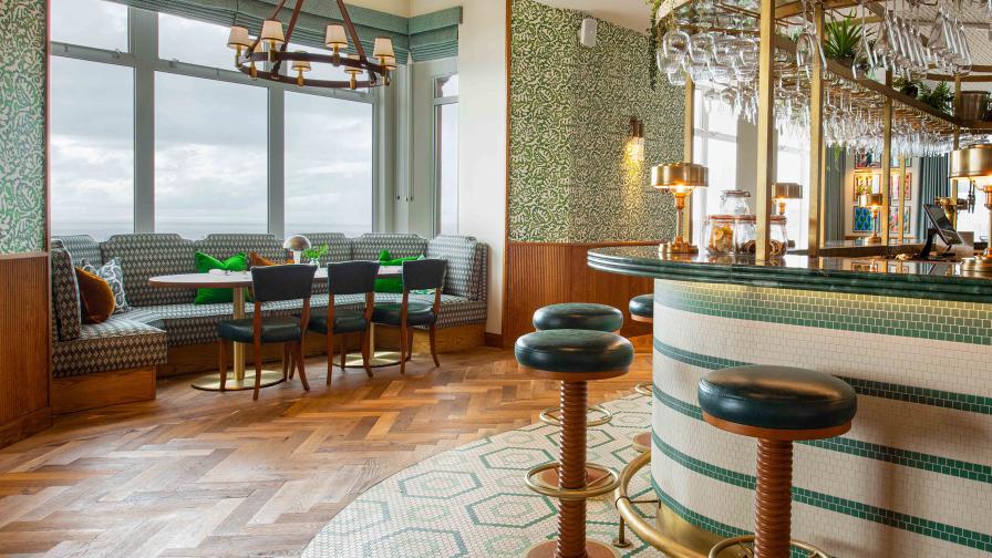 Restaurant RenMor feat. Velentre wood flooring