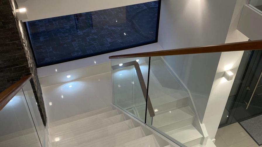 White Shimmer quartz staircase3