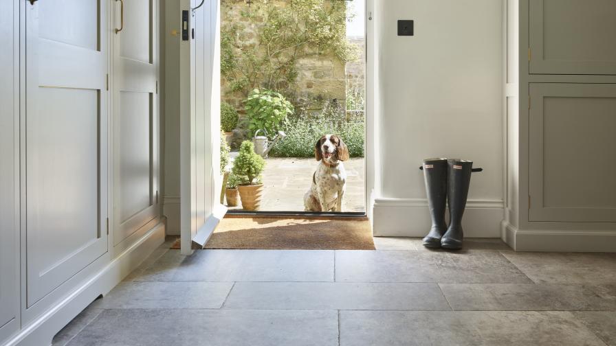 Stone porcelain floor provided by Lapicida in client hallway