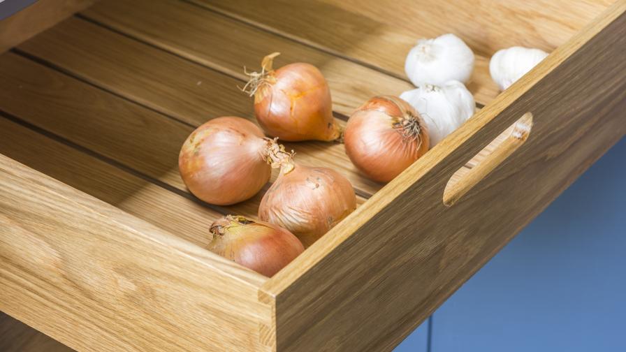 Dovetailed oak vegetable drawer